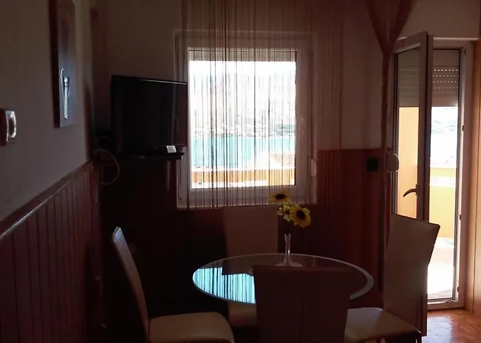 Appartamento In Pag With Sea View, Terrace, Air Conditioning, Wifi